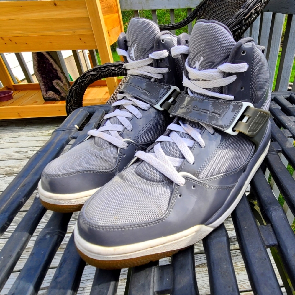 Jordan 45's patent grey 2009